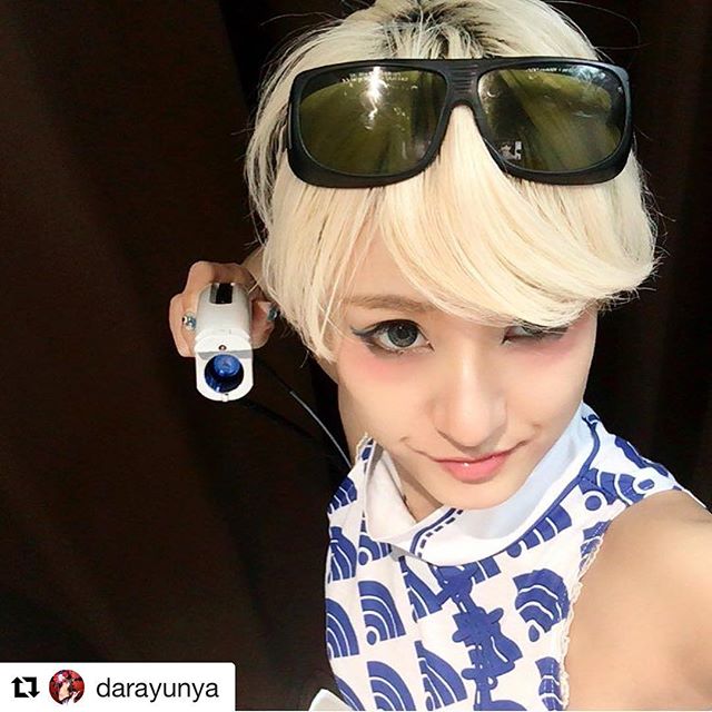 #Repost @darayunya with @repostapp・・・yeeaaaaaaaaaaa 撮影の合間に渋谷の森クリニック @shibuyamori に行って恒例のレーザー脱毛してきた🏻🏻 今回4回目でVIOに加え毛周期でちらちら生えてた産毛も滅殺して全身パイパン宣言です🏻🏻️笑ゆりちゃんいつも肌綺麗だねって言われる所以は高校生の頃から脇脱毛に始まり毛のないカラダに仕上げられたからです🏻⛱️ これから夏だとゆうのにチクチクした肌とか女子としてあるまじき姿だと思っている️ あー今日の施術してくれた先生ほんま優しかった#とゆうことでレーザー撃ってる風🙄🖕 #毛根なんて焼き殺すお #目指せ毛のないとぅるとぅる美肌#渋谷の森クリニック#今夜everでDJですん #4時からにしたのはマスターベーション全力自己満DJやりたかったから #会場でTシャツ着てくれる子募集